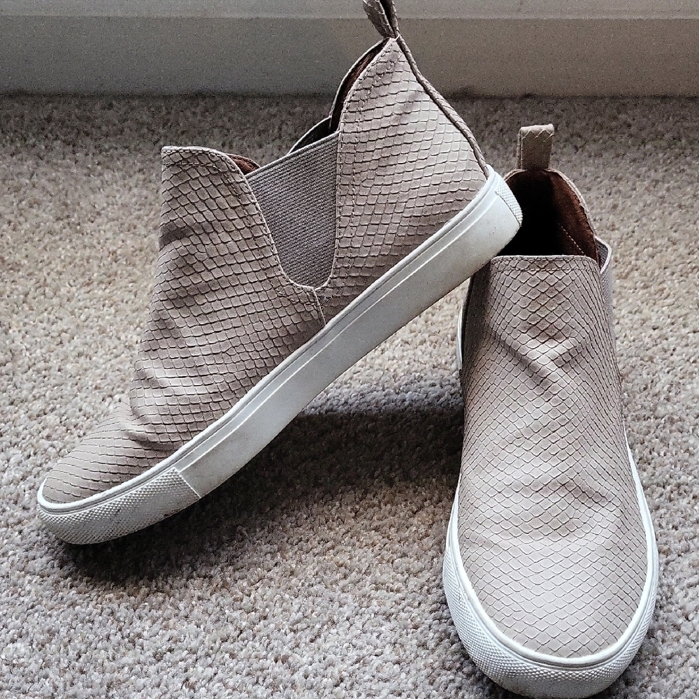Slip-On Sneakers